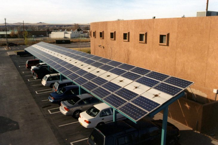 tettoie per auto con pannelli solari